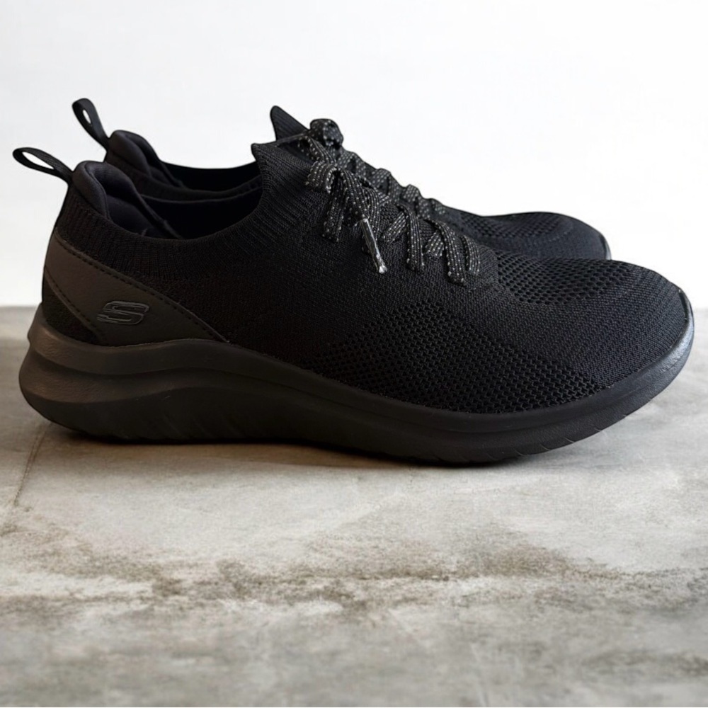 Skechers Black Sneakers – Memory Foam | Wide Fit